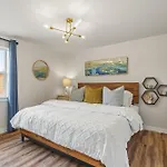 Cozy North Seattle Rambler With Spacious Yard