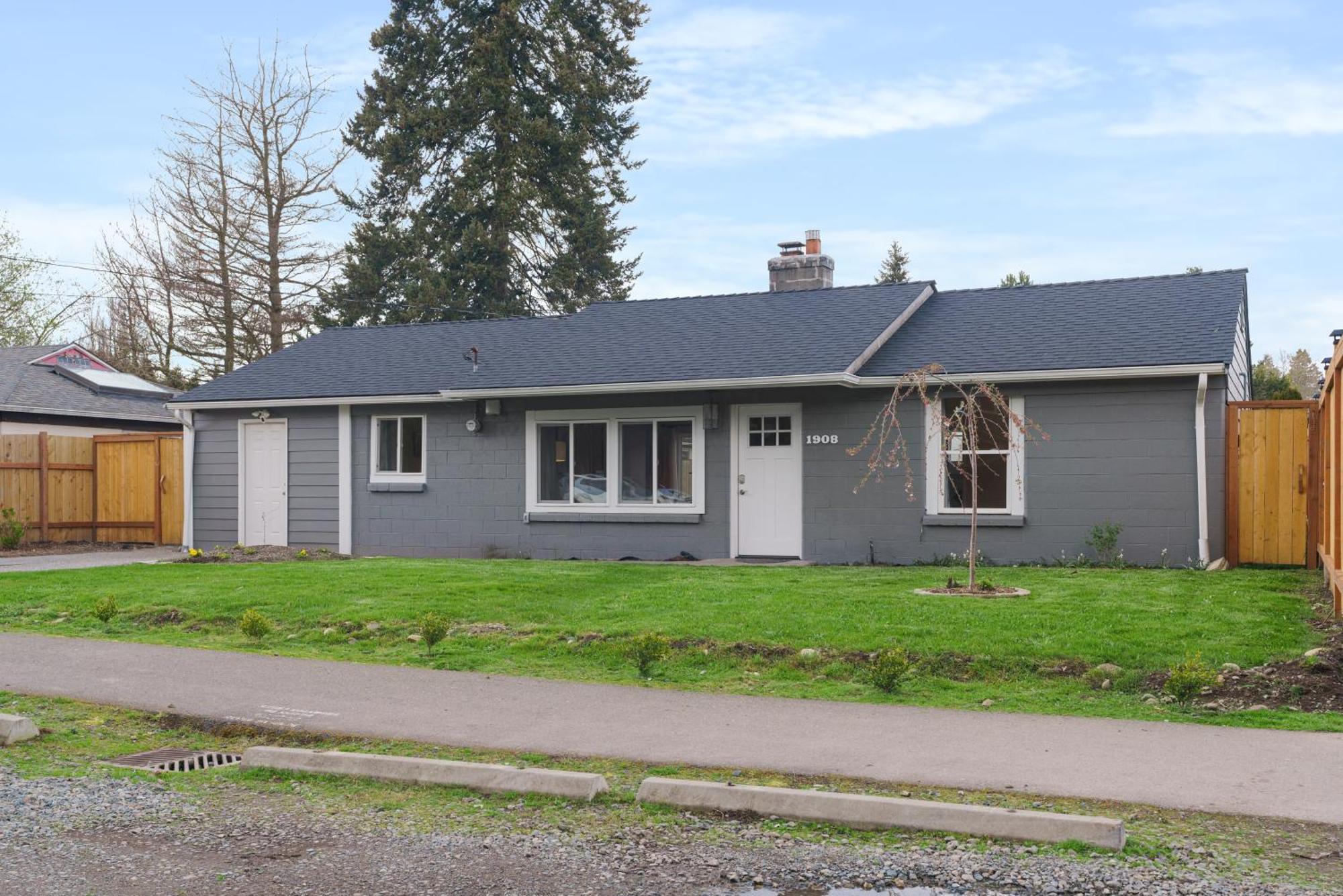 Cozy North Rambler With Spacious Yard *